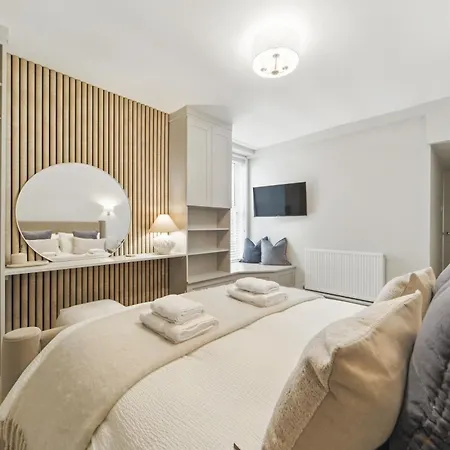 Apartment 14 York Place *